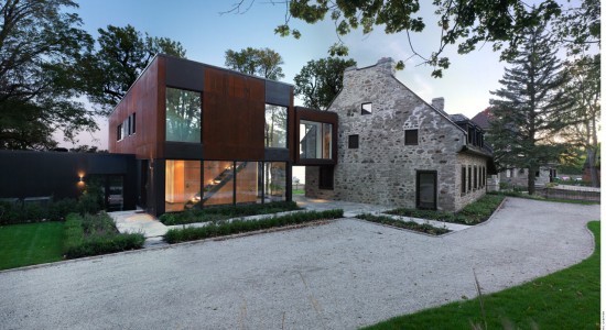Bord-du-Lac house by Henri Cleinge Architect